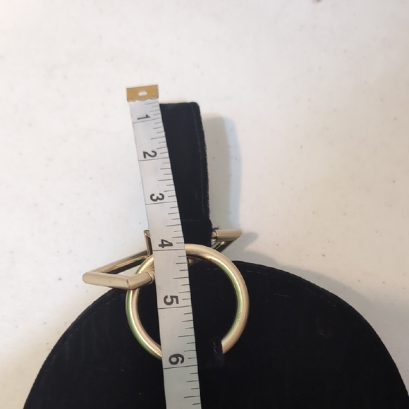 Tara Zedah Black Velvet Round Zip Bracelet Bag with Gold Accent 8X8" - Picture 6 of 6